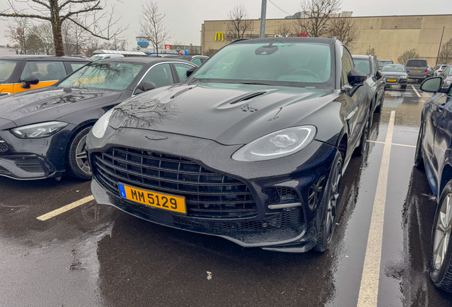 Aston Martin DBX707