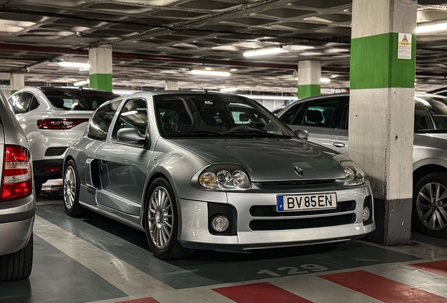 Renault Clio V6
