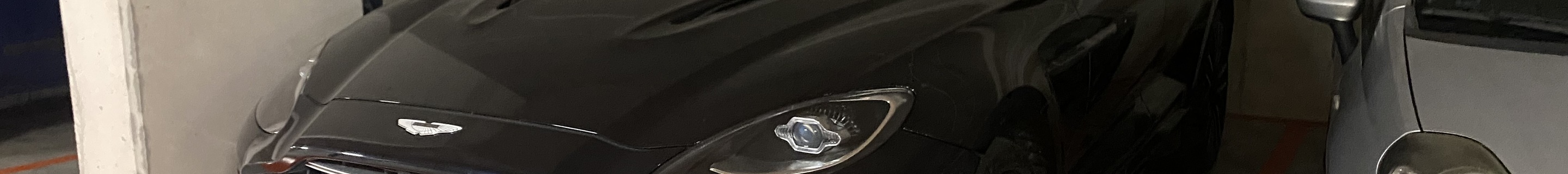 Aston Martin DBX707