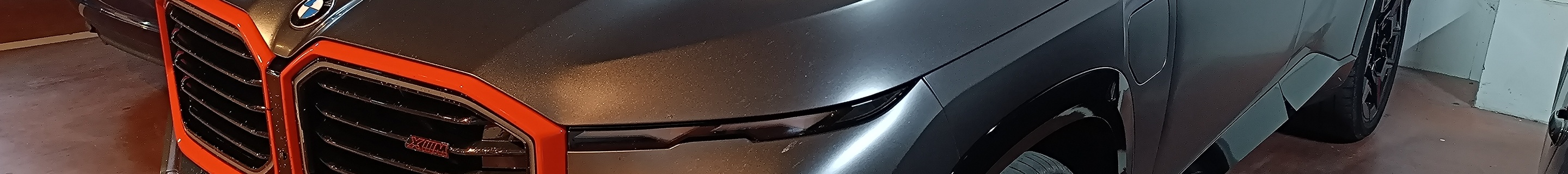 BMW XM G09 Label Red