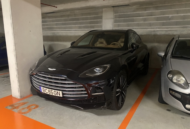 Aston Martin DBX707