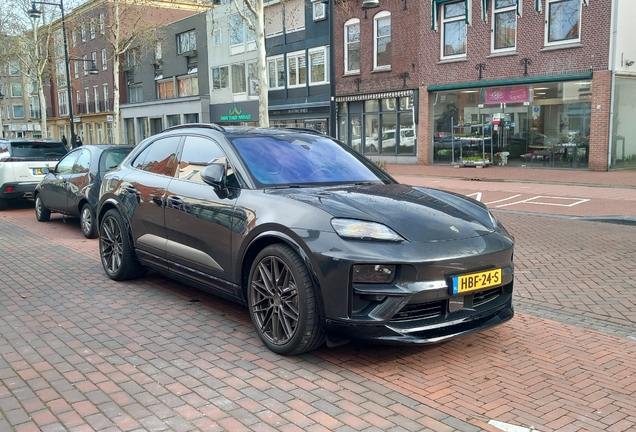 Porsche Macan EV Turbo
