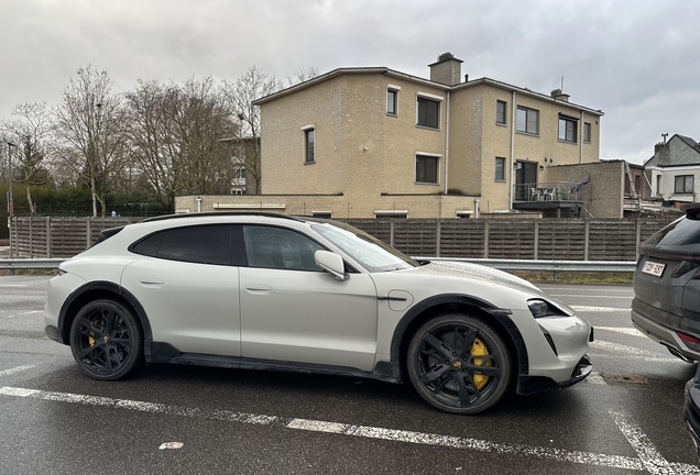 Porsche Taycan Turbo S Cross Turismo