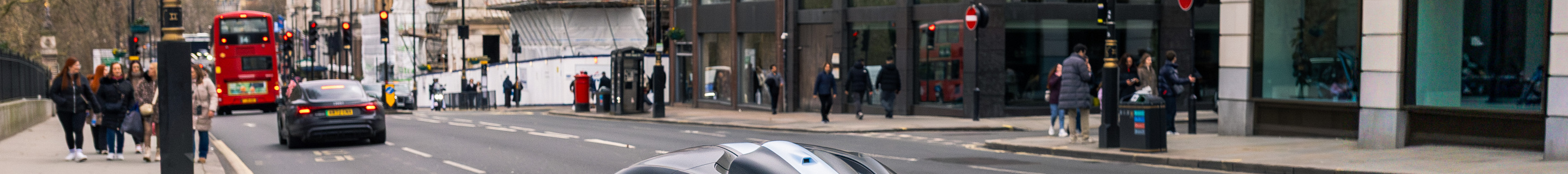 Aston Martin Valhalla