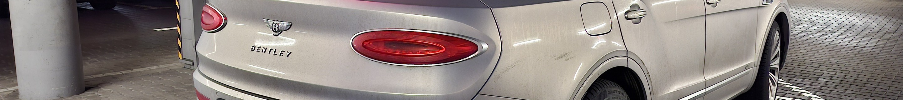 Bentley Bentayga Hybrid 2021