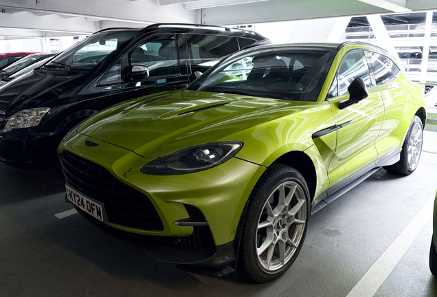 Aston Martin DBX S