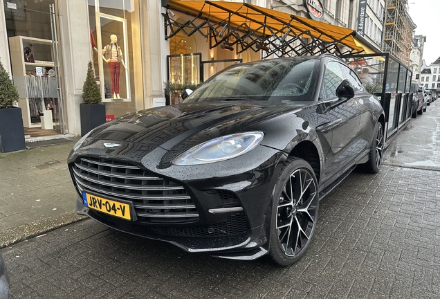 Aston Martin DBX707