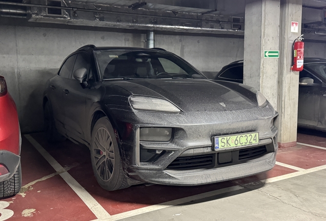Porsche Macan EV Turbo