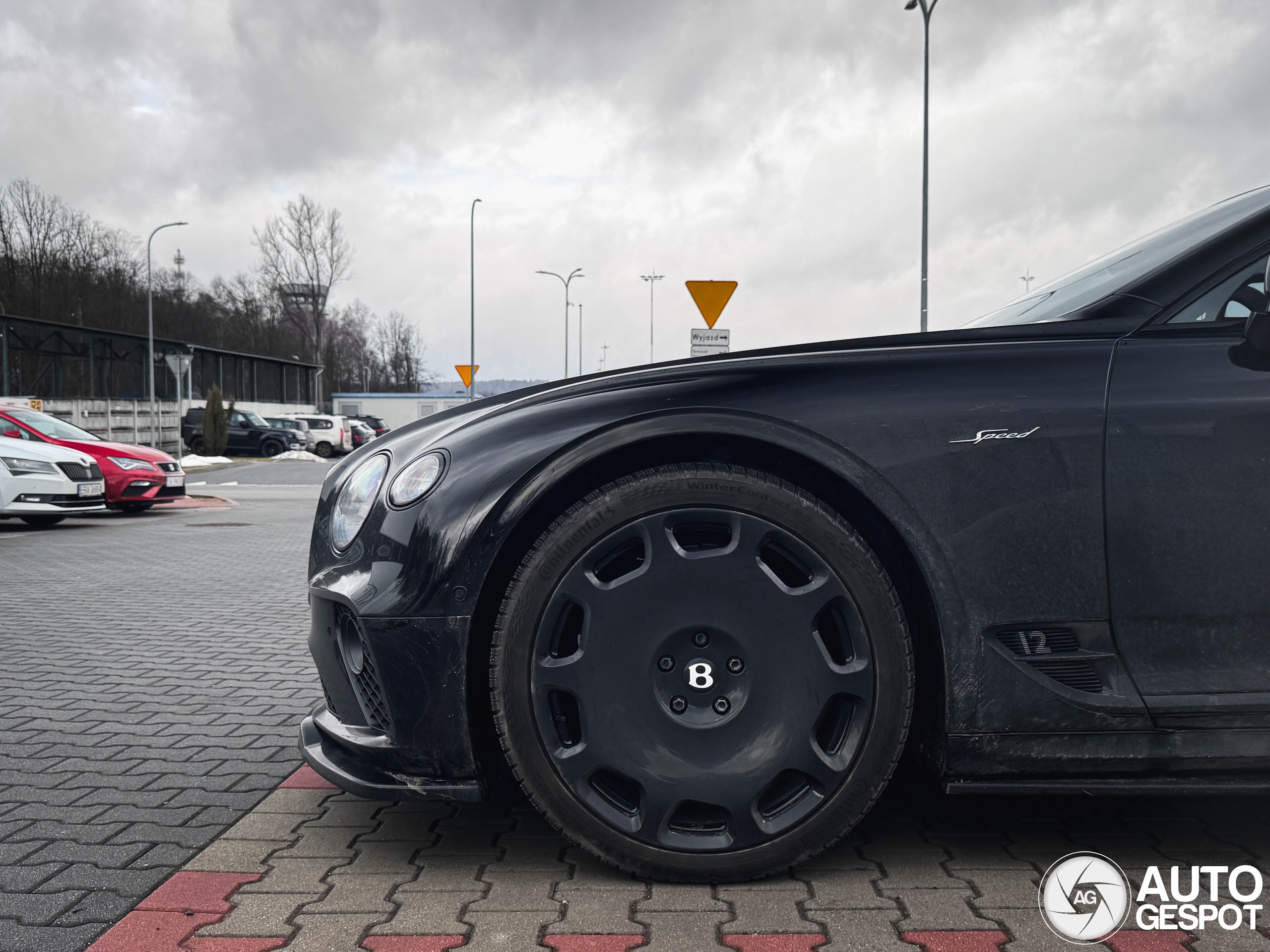 Putdeksels onder de Bentley Continental GT Speed