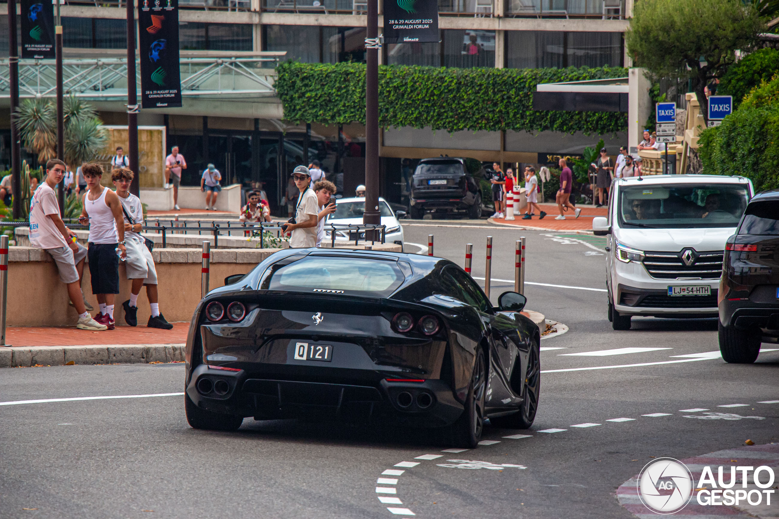 Ferrari 812 is wel heel ver van huis