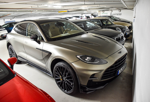Aston Martin DBX707