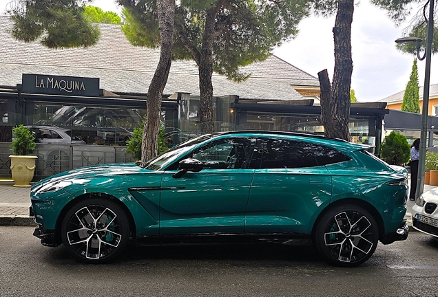 Aston Martin DBX707