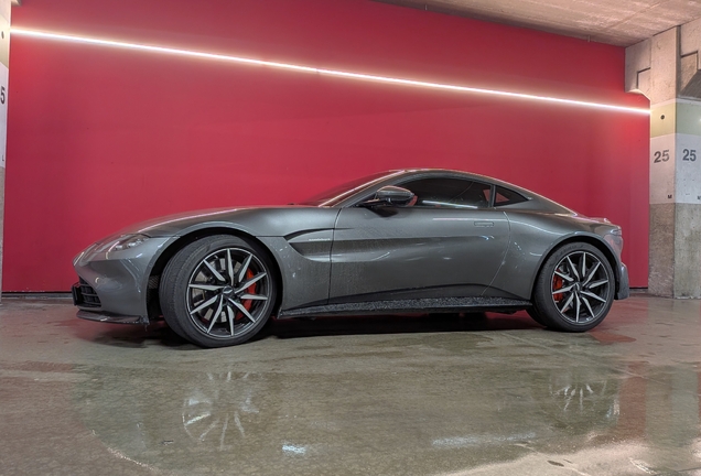 Aston Martin V8 Vantage 2018