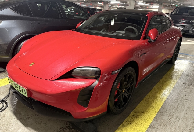Porsche Taycan GTS Sport Turismo