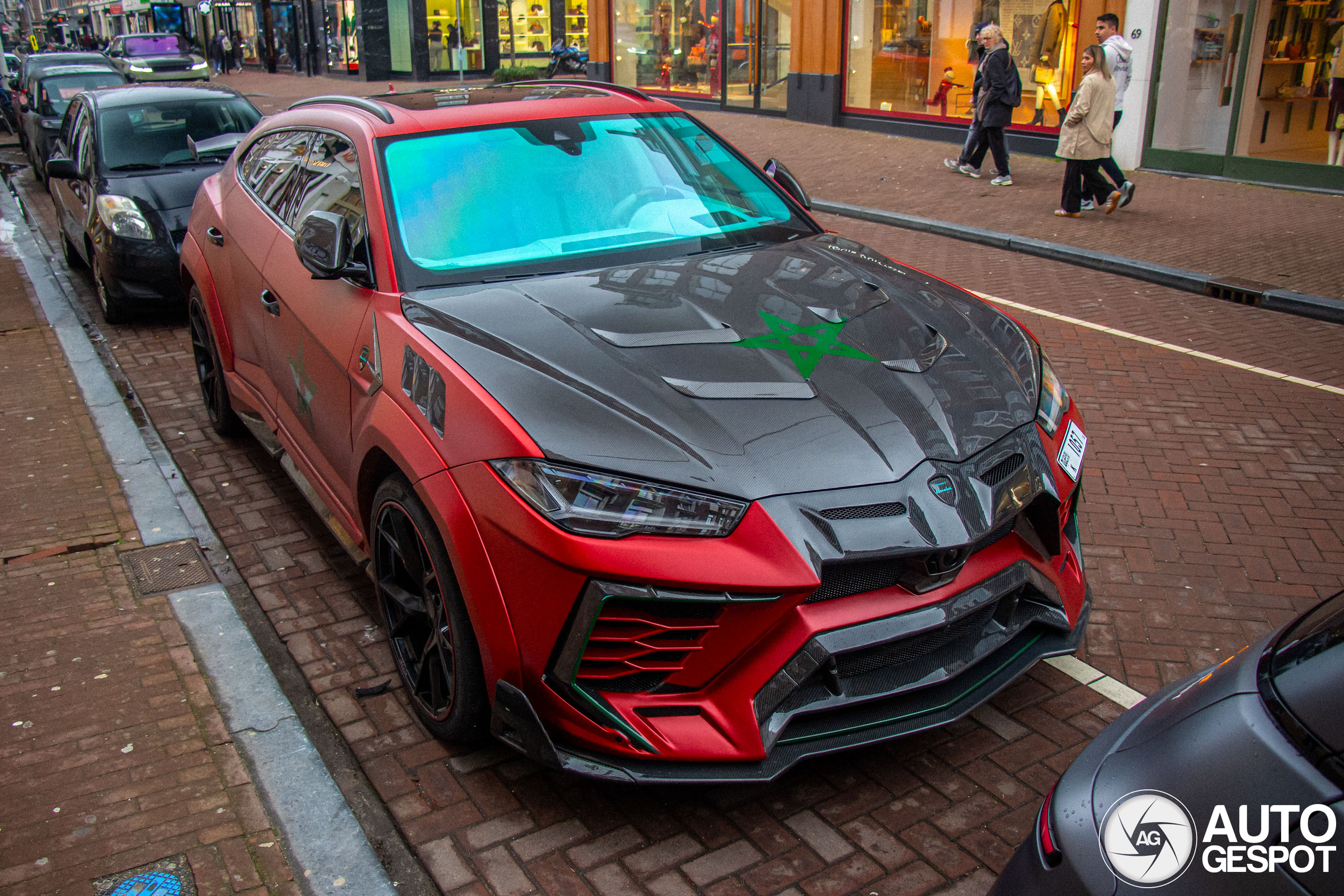 Uit Dubai afkomstige Mansory Urus met een nieuwe wrap