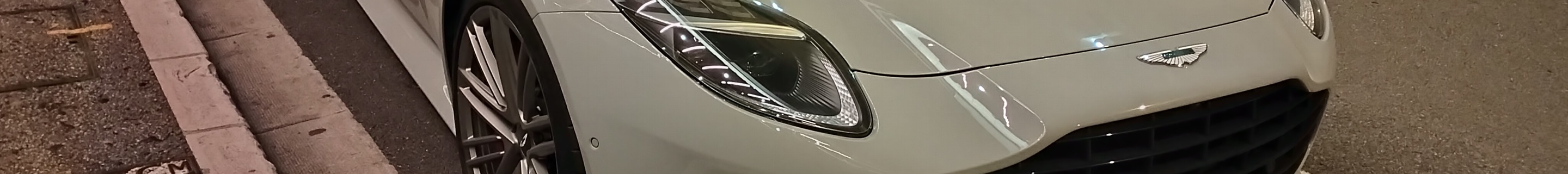 Aston Martin DB12 Volante