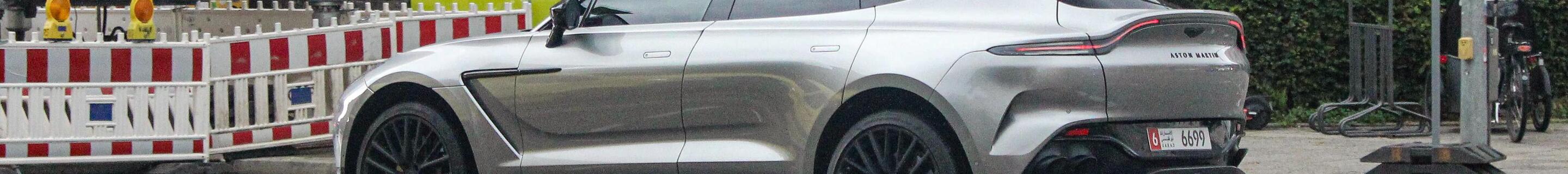 Aston Martin DBX707