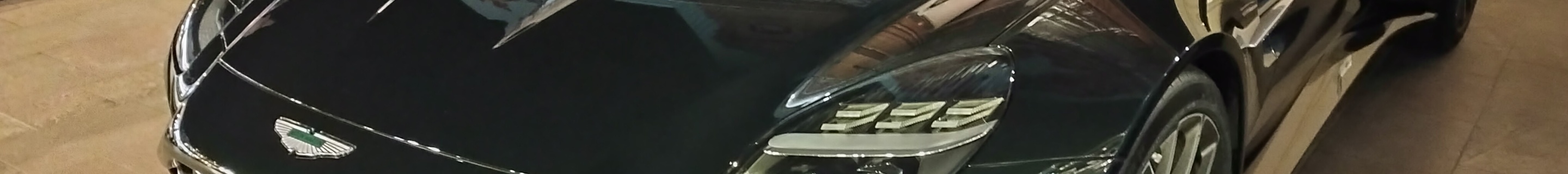 Aston Martin V8 Vantage Roadster 2025