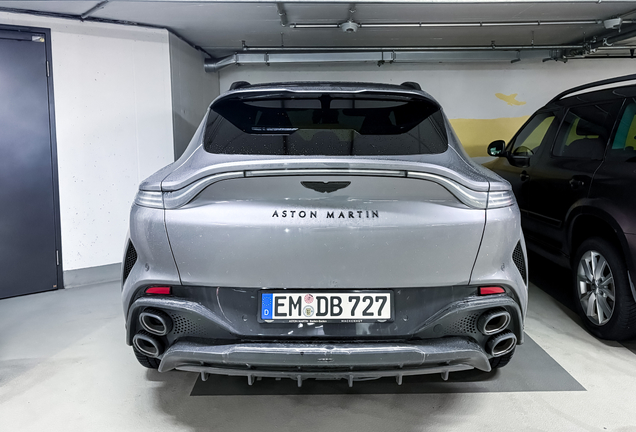 Aston Martin DBX S