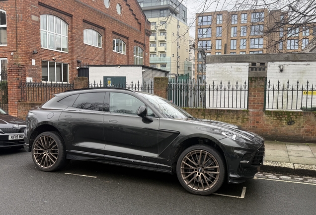 Aston Martin DBX707