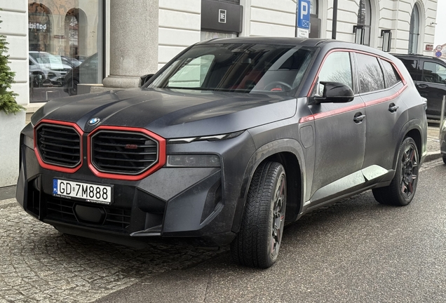 BMW XM G09 Label Red