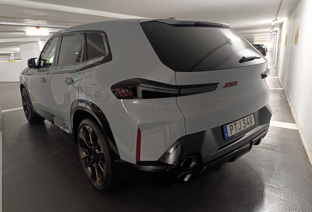 BMW XM G09 Label Red