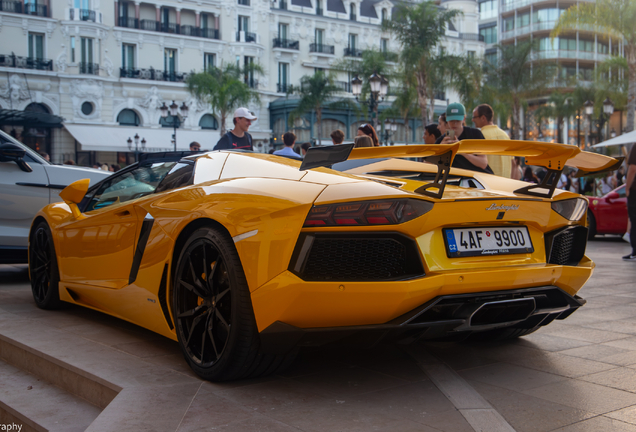 Lamborghini Aventador LP700-4 Roadster