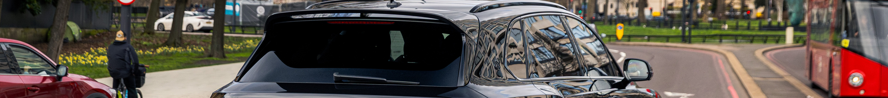 Bentley Bentayga Azure EWB 2024