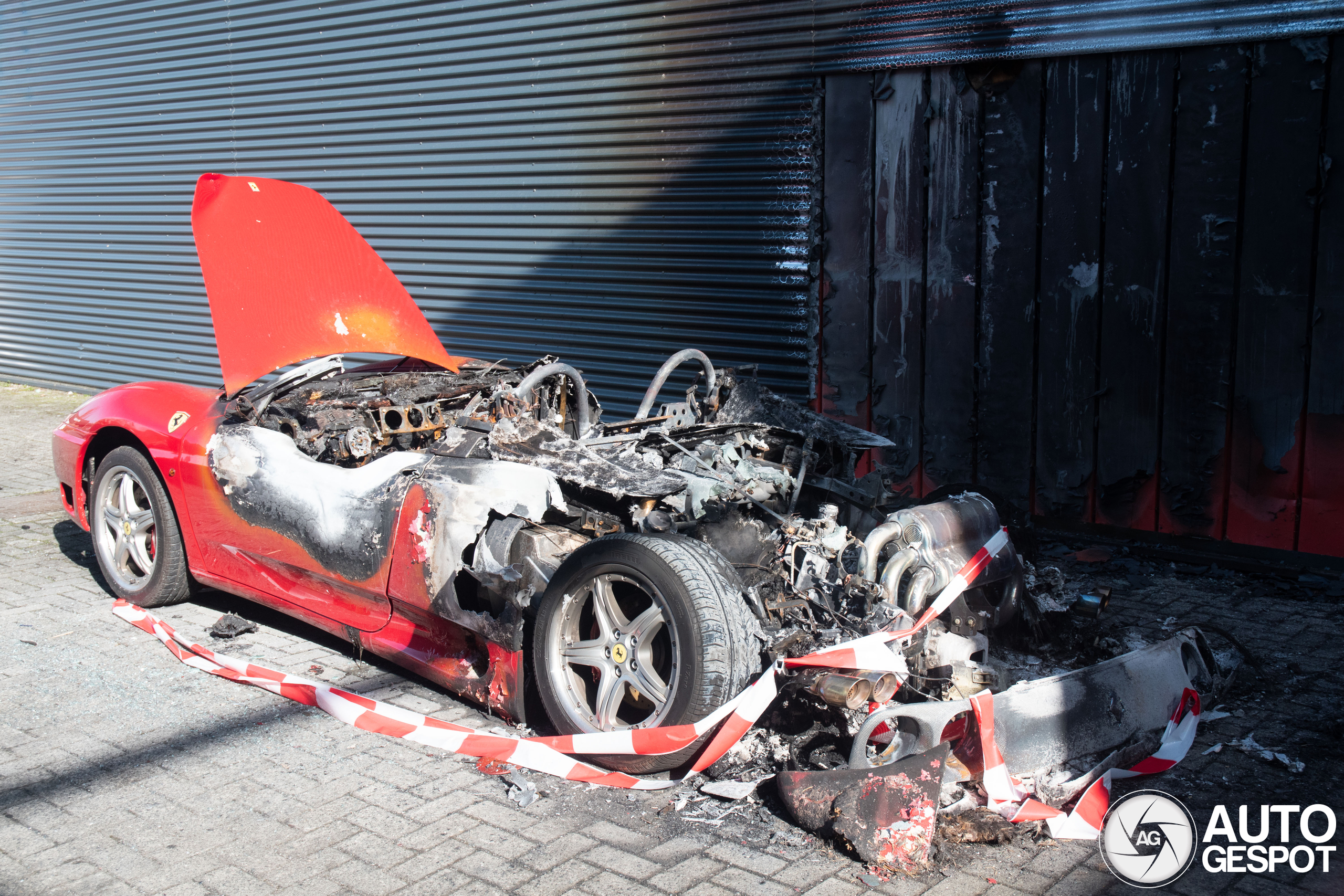 Ongelukkige Ferrari zien we niet meer terug op de weg