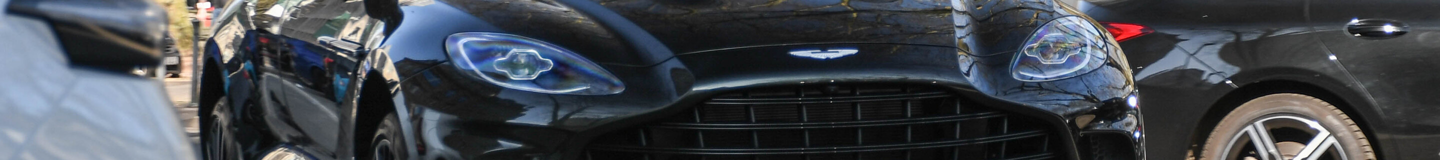 Aston Martin DBX707