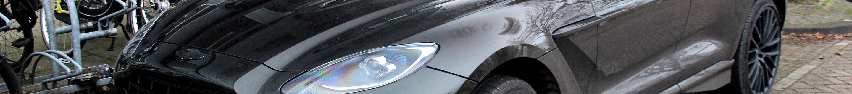 Aston Martin DBX707
