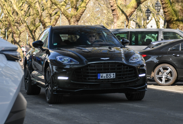 Aston Martin DBX707