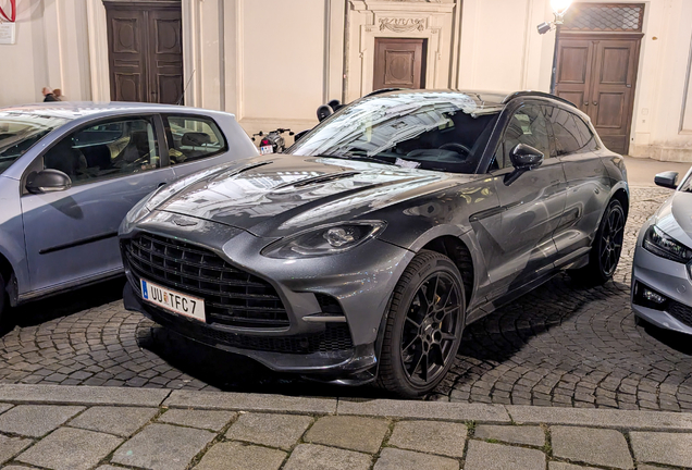 Aston Martin DBX707