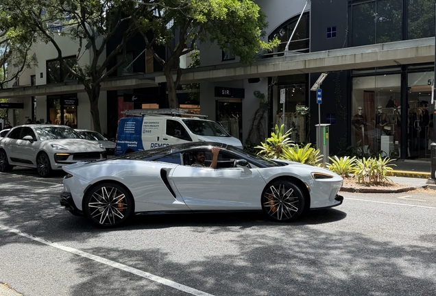 McLaren GT