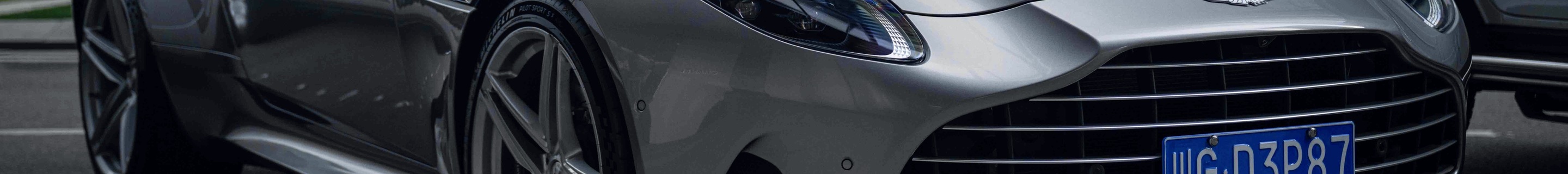 Aston Martin DB12