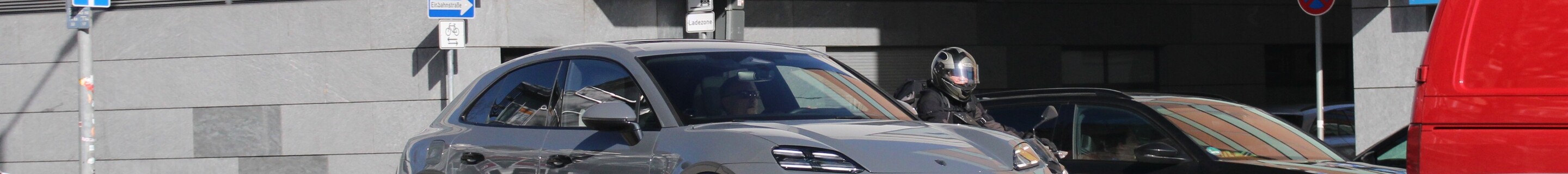 Porsche Macan EV Turbo