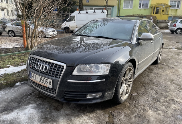 Audi S8 D3