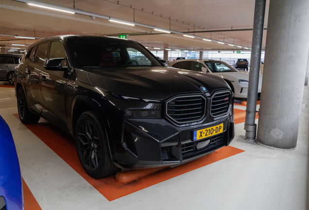 BMW XM G09 Label Red