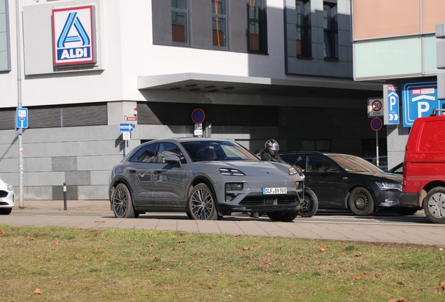 Porsche Macan EV Turbo