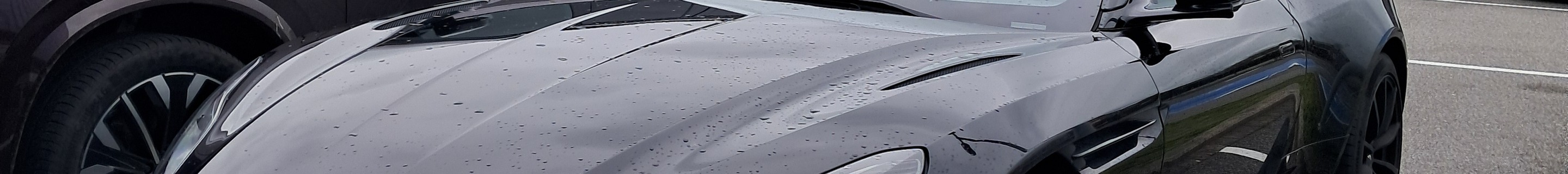 Aston Martin DB11 V8