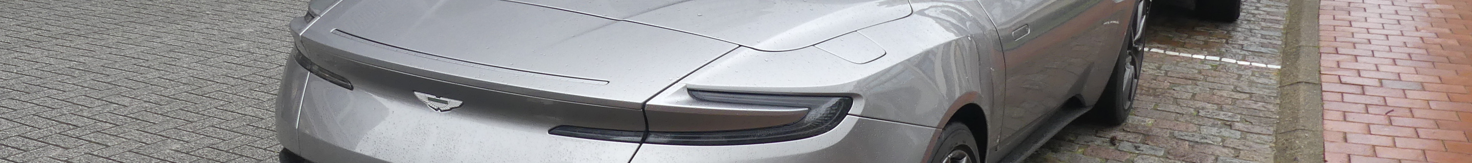 Aston Martin DB11 V8 Volante