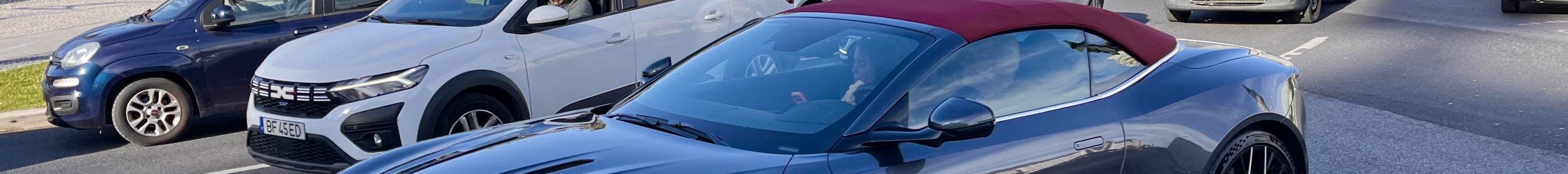 Aston Martin DB12 Volante