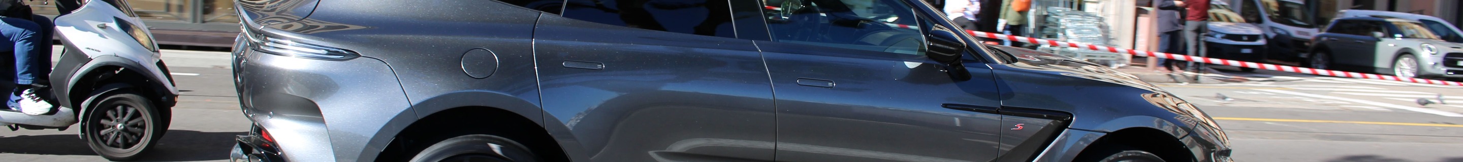 Aston Martin DBX S