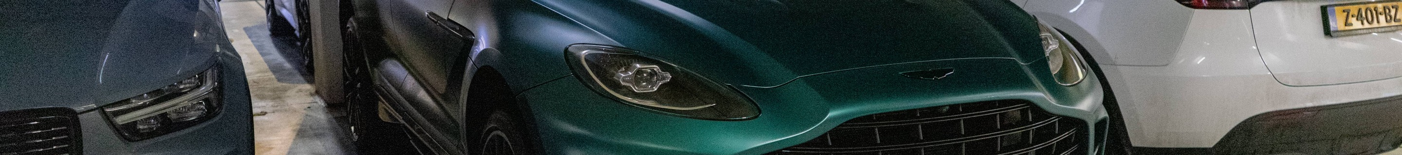 Aston Martin DBX707