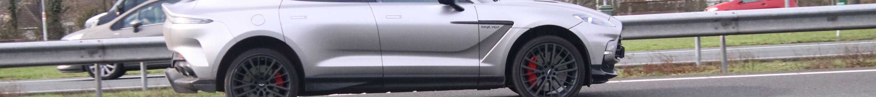 Aston Martin DBX707