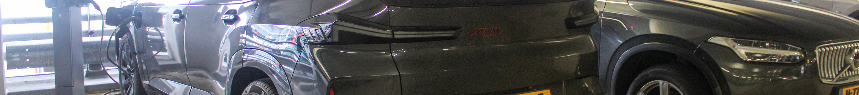 BMW XM G09 Label Red