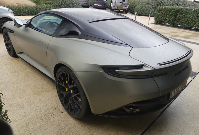 Aston Martin DB12