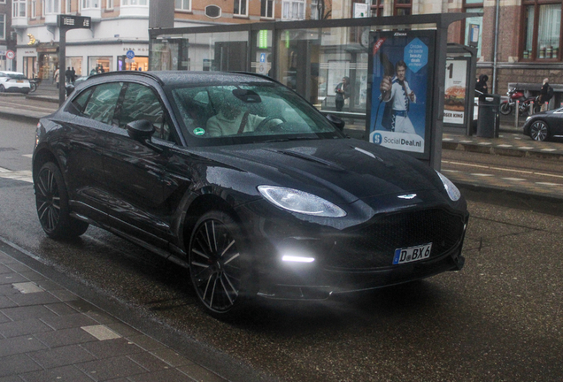 Aston Martin DBX S