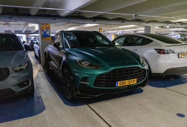 Aston Martin DBX707