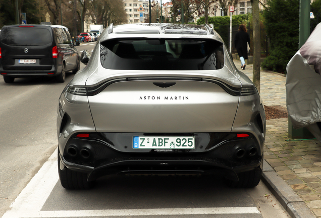 Aston Martin DBX707
